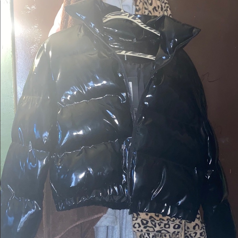 Puffer bubble jacket.